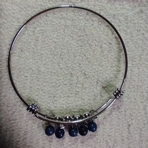Silvertone adjustable blue beaded charm bracelet